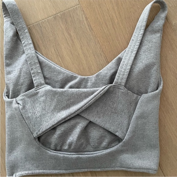 Free People FP Movement Women's Gray Sports Bra Twist Keyhole Back Size M/L - Picture 3 of 4